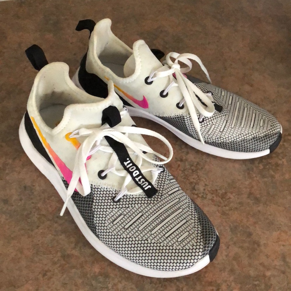 woman’s nike shoes